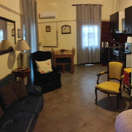 Near Airportand Metropolitan Penelopi Cozy Home Artemida  Buitenkant foto